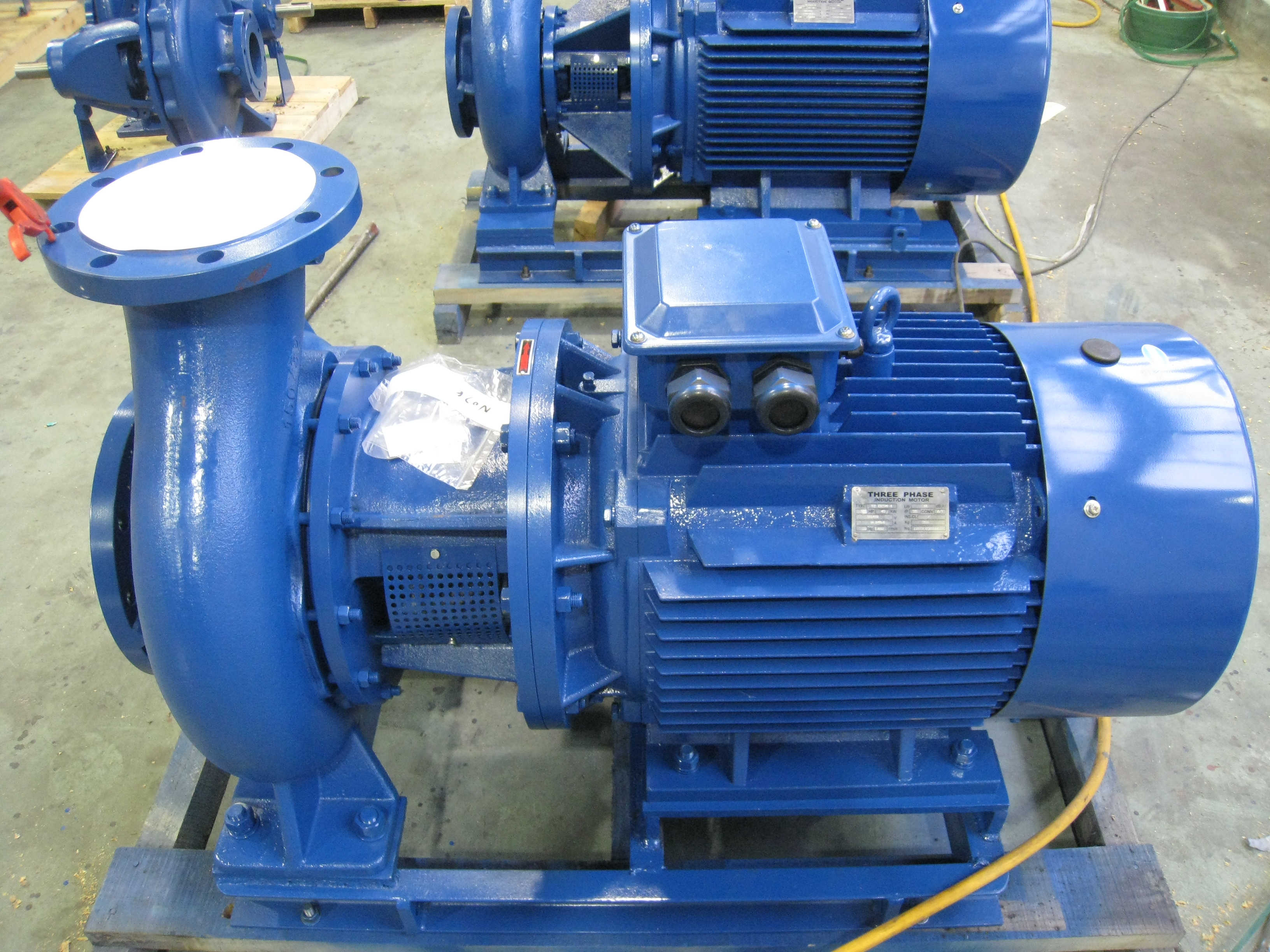 Pompe centrifuge à aspiration en bout à couplage EA